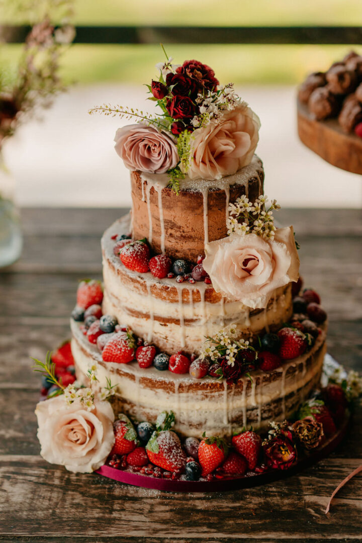 33 Edible Flower Cakes That're Simple But Outstanding : Two-Tiered  Botanical Cake