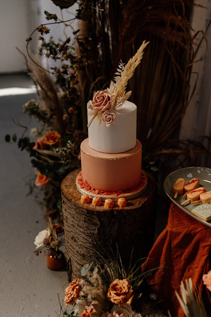 20 Fall Wedding Cakes and Flavors | Bridal Shower 101