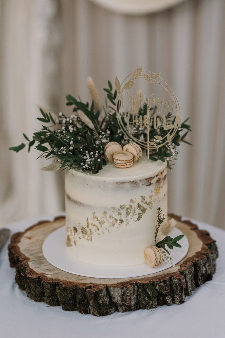 27 Beautiful Naked Cakes For Spring Weddings - Weddingomania